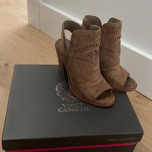 Vince Camuto Katrina bootie/sandal- French Taupe